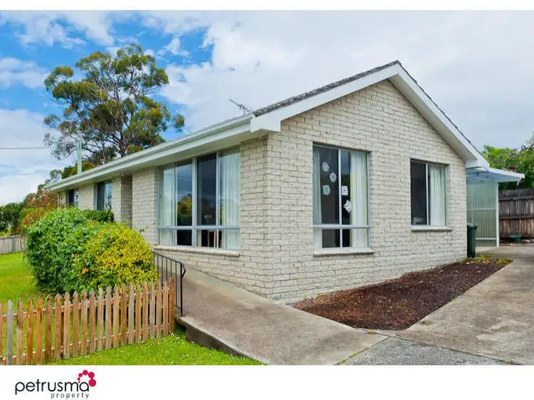 15 Cutana Parade, Snug TAS 7054