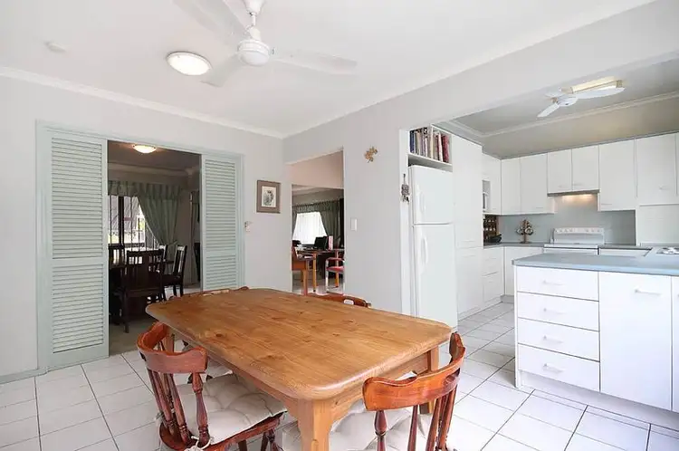 42 Chapel Hill Road, Chapel Hill QLD 4069