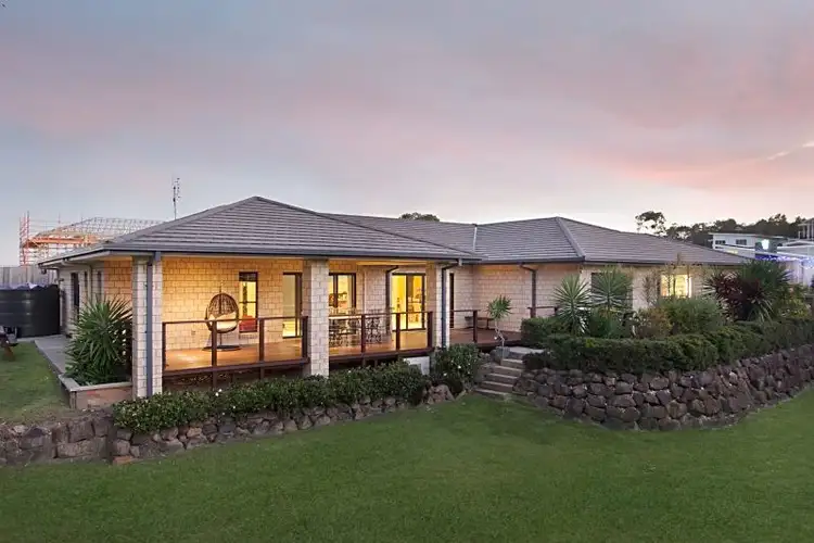 10 Woodfull Crescent, Pottsville NSW 2489