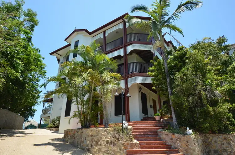 4 Woodlands Court, Castle Hill QLD 4810