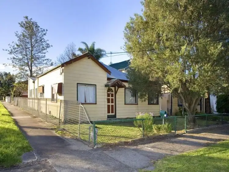 16 Eden Avenue, Croydon Park NSW 2133