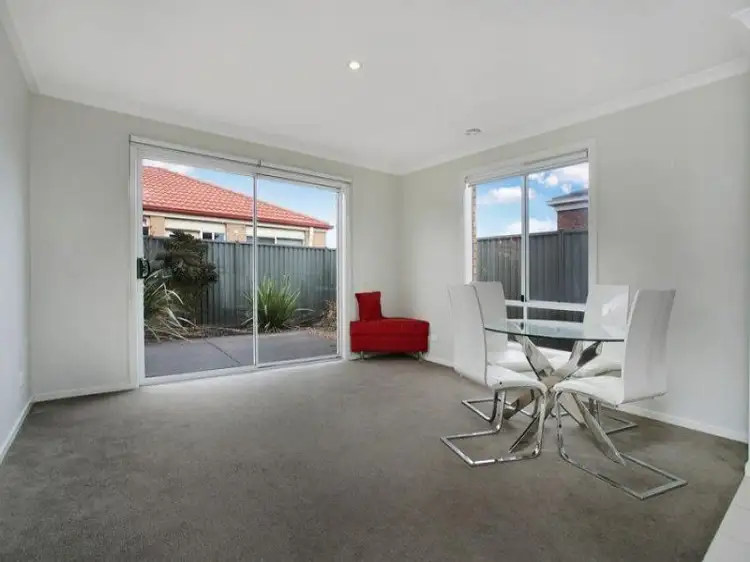 15 Duncombe Park Way, Deer Park VIC 3023