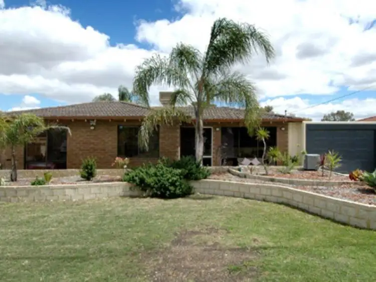 8 Isdell Place, Gosnells WA 6110
