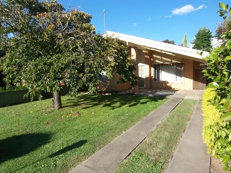 2/2 Station St, Bright VIC 3741