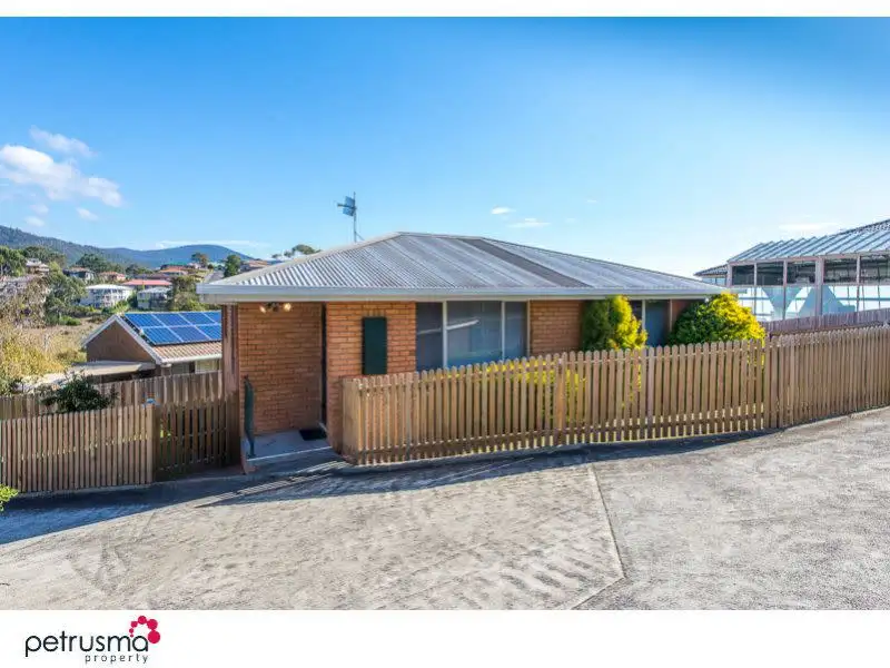 Main view of Homely villa listing, 2 /52 Cuthbertson Place, Lenah Valley TAS 7008