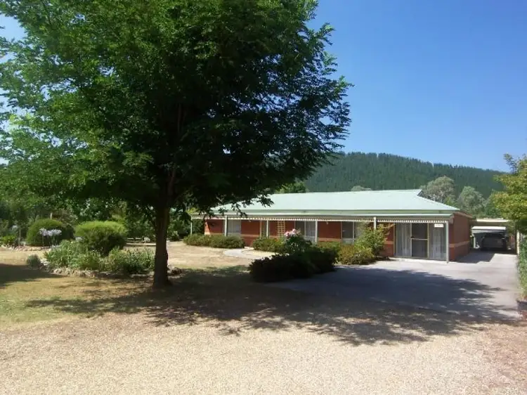 120 Station St, Porepunkah VIC 3740