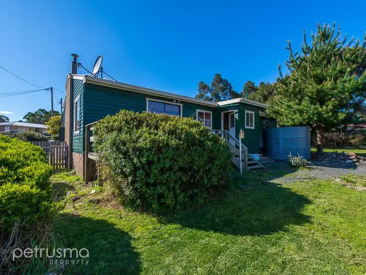 12 Young Street, Carlton TAS 7173