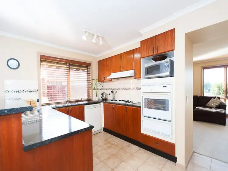 8 Burswood Court, Seabrook VIC 3028