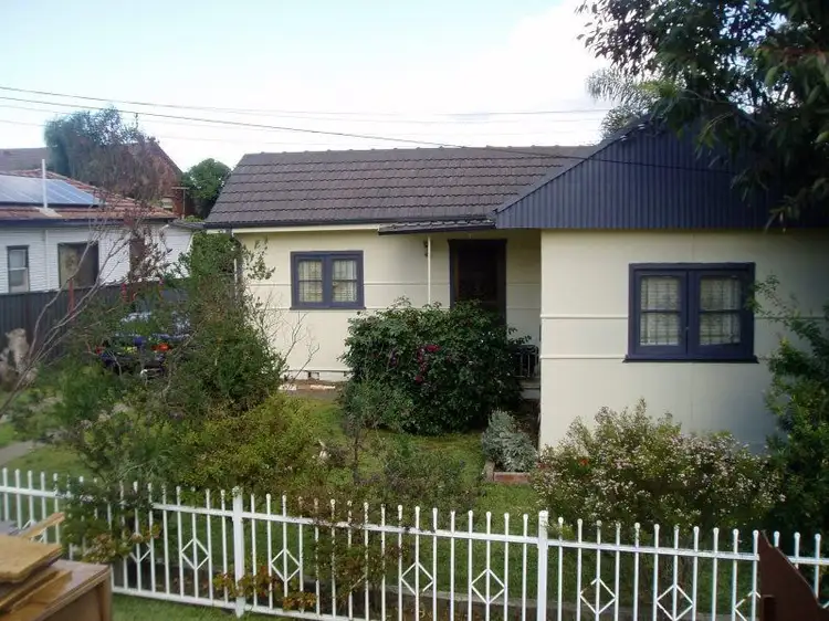 6 Margaret st, Fairfield NSW 2165