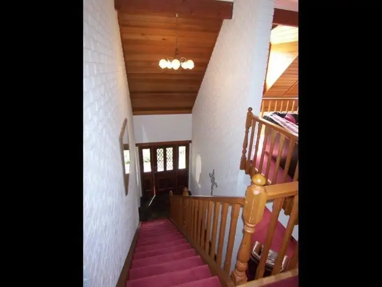 Fifth view of Homely house listing, 8 Barberry Crt, Bright VIC 3741