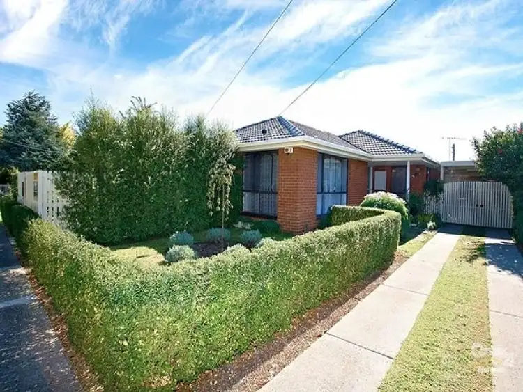 31 Simmons Drive, Seaholme VIC 3018