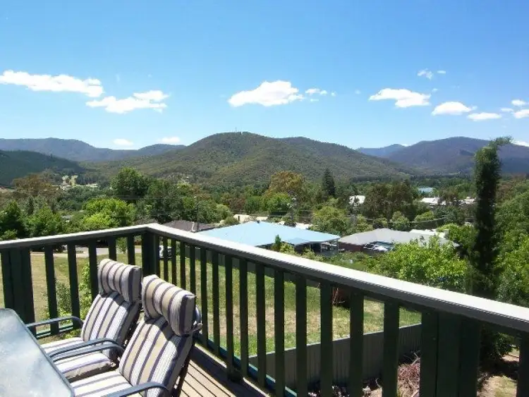 2 Lewis Close, Bright VIC 3741