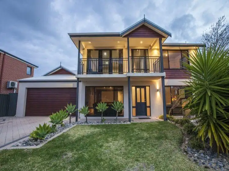 6 Deveraux Crescent, Aveley WA 6069