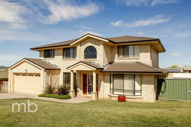 17 Booth Cresent, Orange NSW 2800