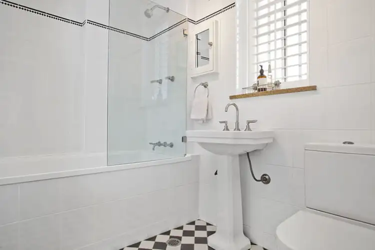 Fifth view of Homely apartment listing, 402/5 Manning Street, Potts Point NSW 2011