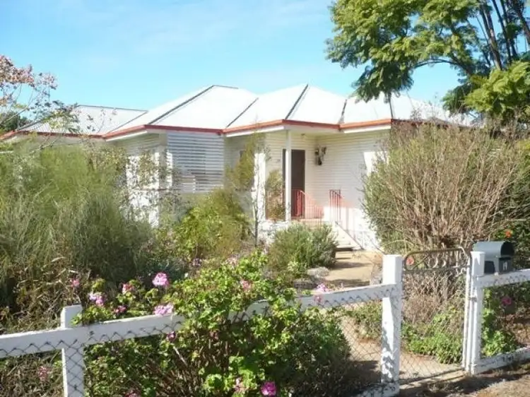19 Evans Street, Chinchilla QLD 4413