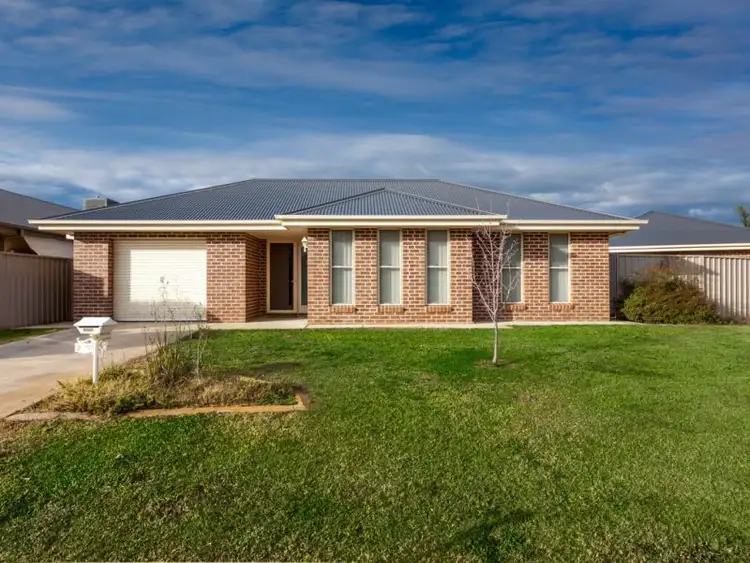 2/22 Warambee Street, Glenfield Park NSW 2650