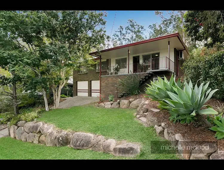 9 Robyn Street, Chapel Hill QLD 4069