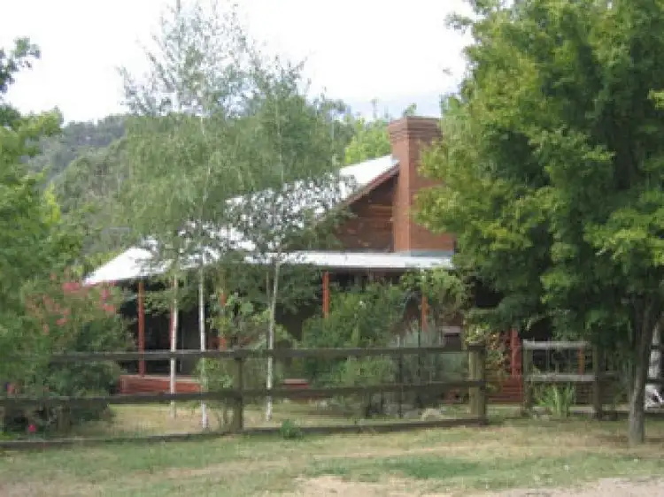 65 Cobden St, Bright VIC 3741