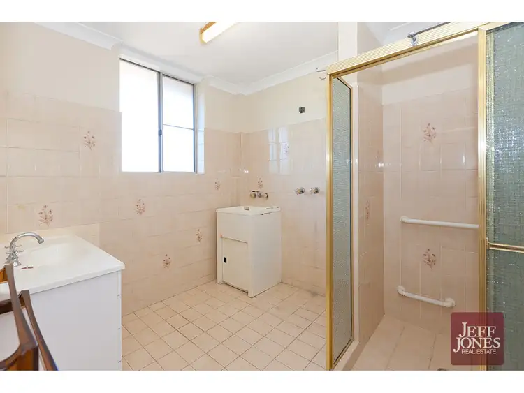Sixth view of Homely unit listing, 4/99 Earl Street, Greenslopes QLD 4120