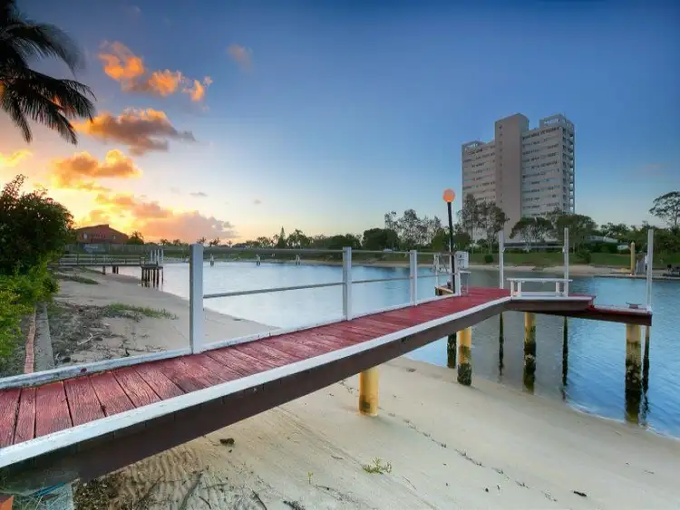 10 Sailaway Street, Mermaid Waters QLD 4218