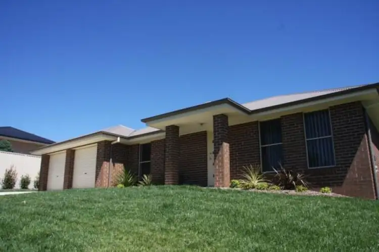 11 Oliver Street, Blayney NSW 2799