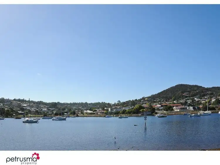 14 Ford Parade, Lindisfarne TAS 7015