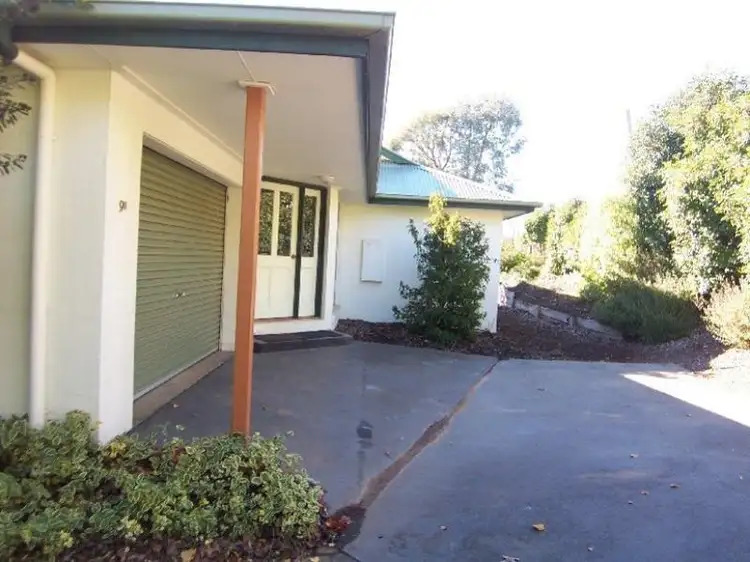 9B Woodlands Grove, Bright VIC 3741