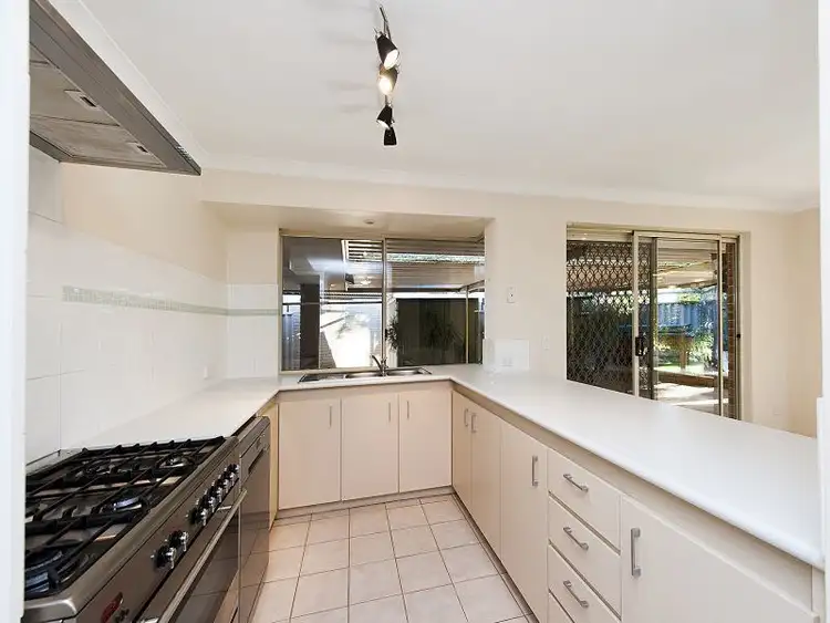 32 Sandalwood Close, Beechboro WA 6063