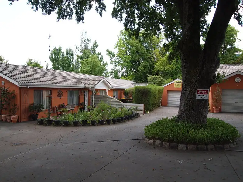 Main view of Homely unit listing, 2/13-15 Wood Street, Bright VIC 3741