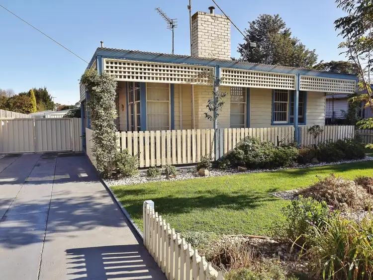 10 Alexander Avenue, Moe VIC 3825