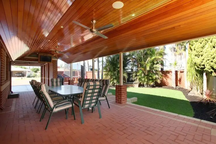 32 Merrang Cct, Carramar WA 6031