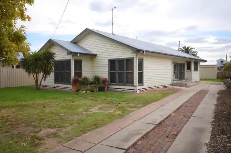 30 Tucker Street, Horsham VIC 3400