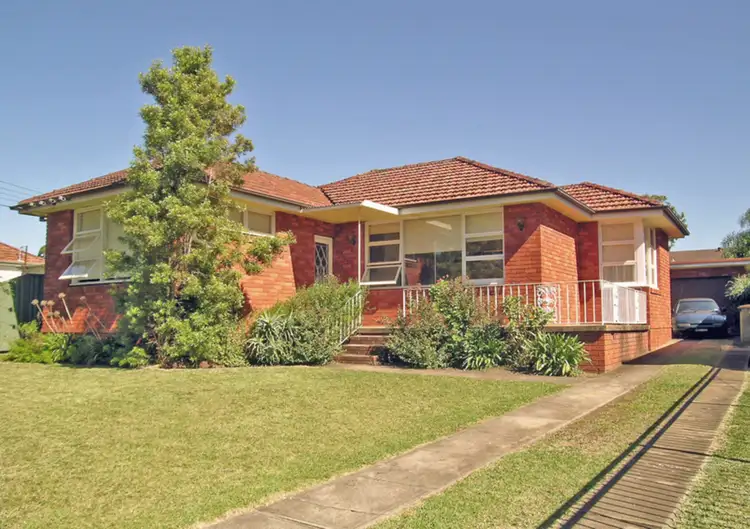40 Ramsay Road, Picnic Point NSW 2213