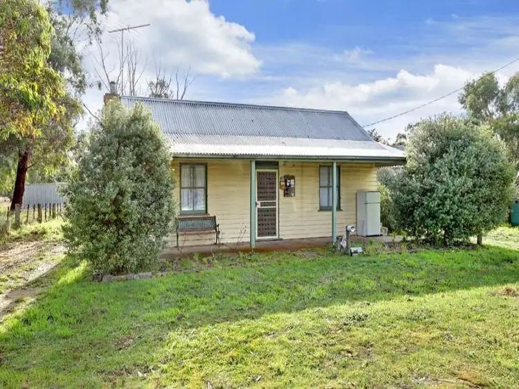 24 NOEL STREET, Lancefield VIC 3435