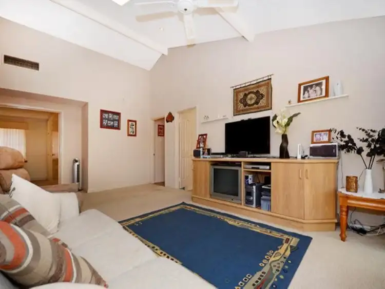 Sixth view of Homely house listing, 2 O'Dell Court, Carine WA 6020