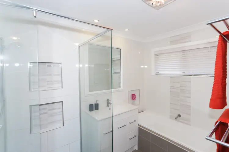 28 Narrawong Street, Rochedale South QLD 4123