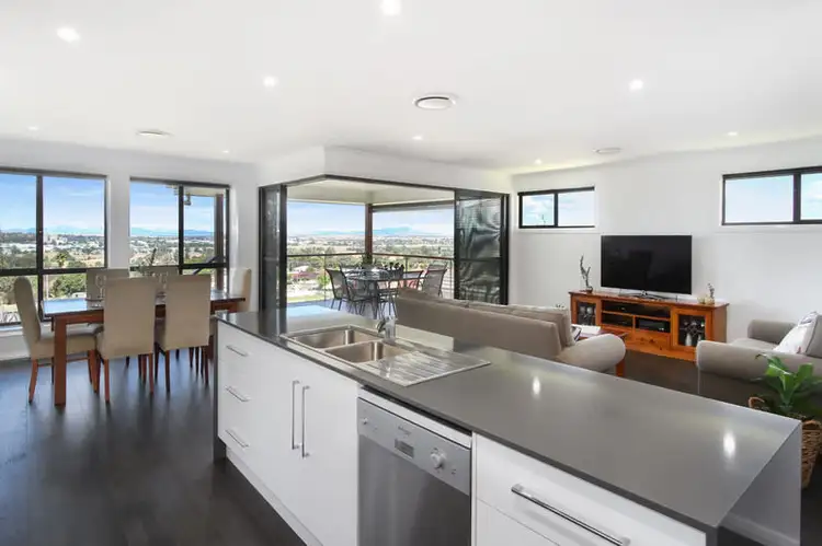 6 Wollemi Close, Tamworth NSW 2340