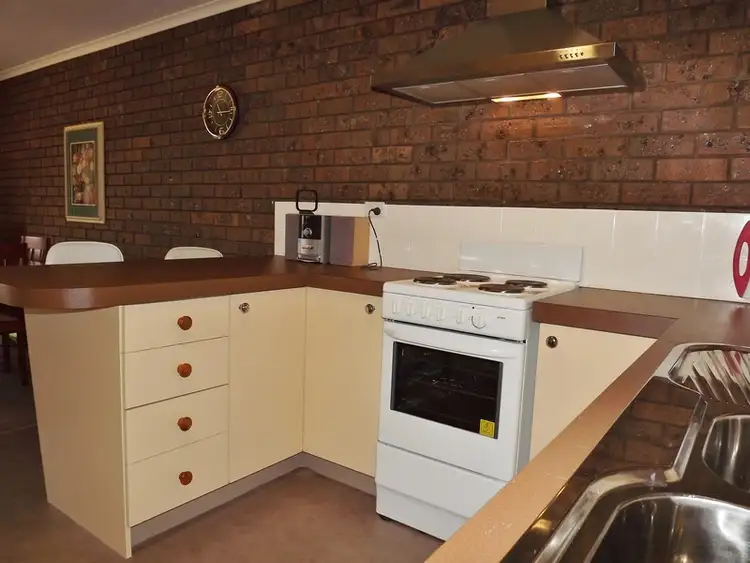 Fifth view of Homely unit listing, 2/2 O'Reilly Court, Moe VIC 3825