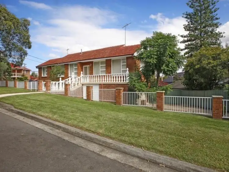 8 Mount Lewis Ave, Mount Lewis NSW 2190