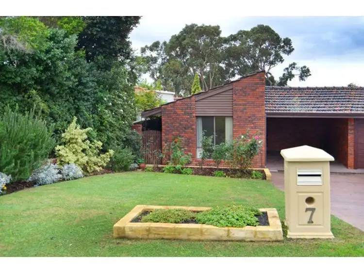 7 Baslow Court, Carine WA 6020