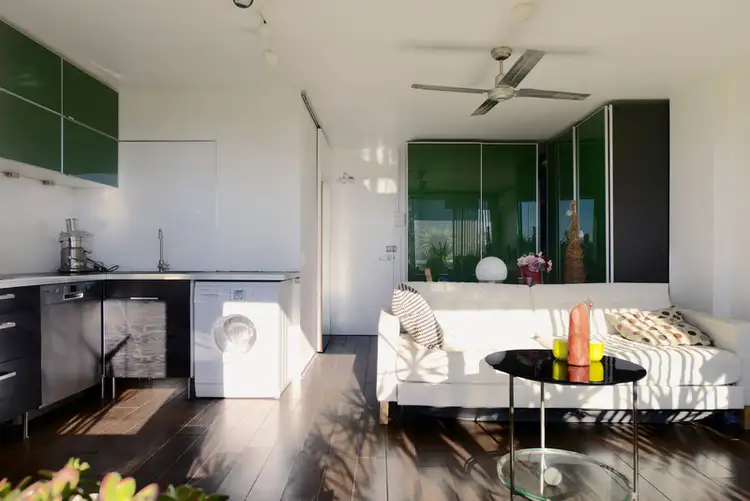 Third view of Homely studio listing, 507/76 Roslyn Gardens, Elizabeth Bay NSW 2011