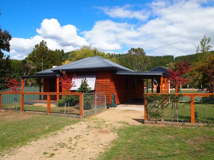 20 Service Street, Porepunkah VIC 3740
