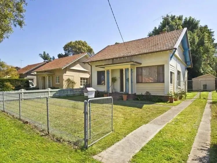 6 Launcelot Avenue, Croydon Park NSW 2133