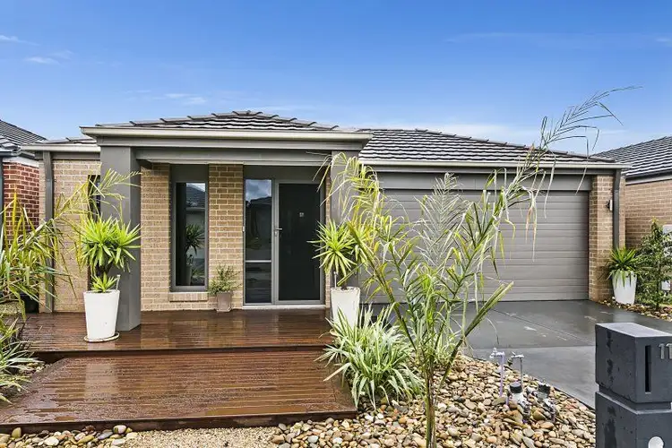 11 SCULLIN STREET, Cranbourne East VIC 3977