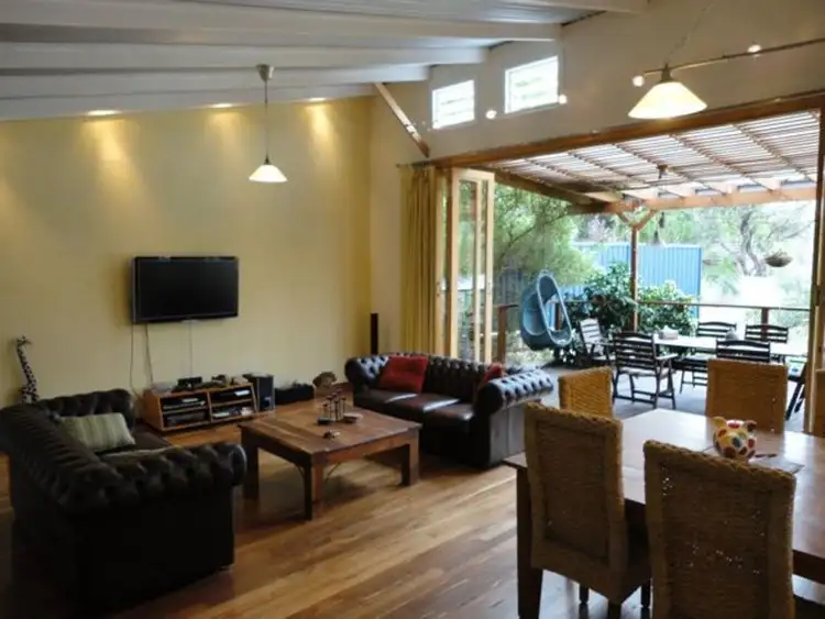 Seventh view of Homely house listing, 2 Snook Crescent, Hilton WA 6163