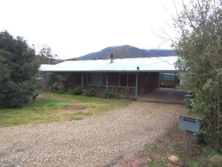 17 Coronation Ave, Bright VIC 3741