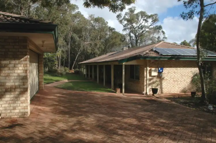 205 Patrick Place, Mundaring WA 6073