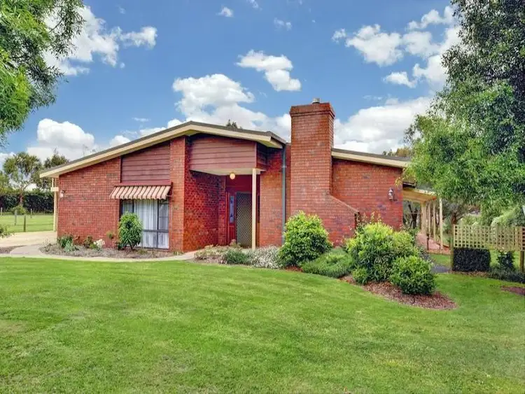 9 GRAVES STREET, Kilmore VIC 3764