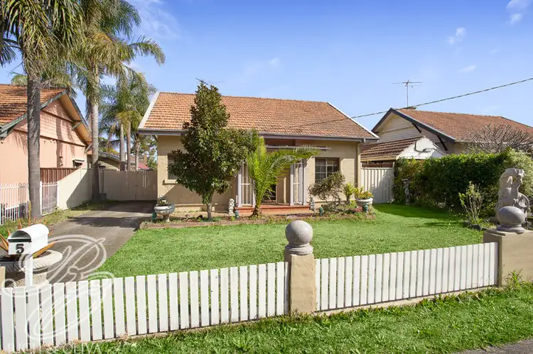 5 Launcelot Avenue, Croydon Park NSW 2133